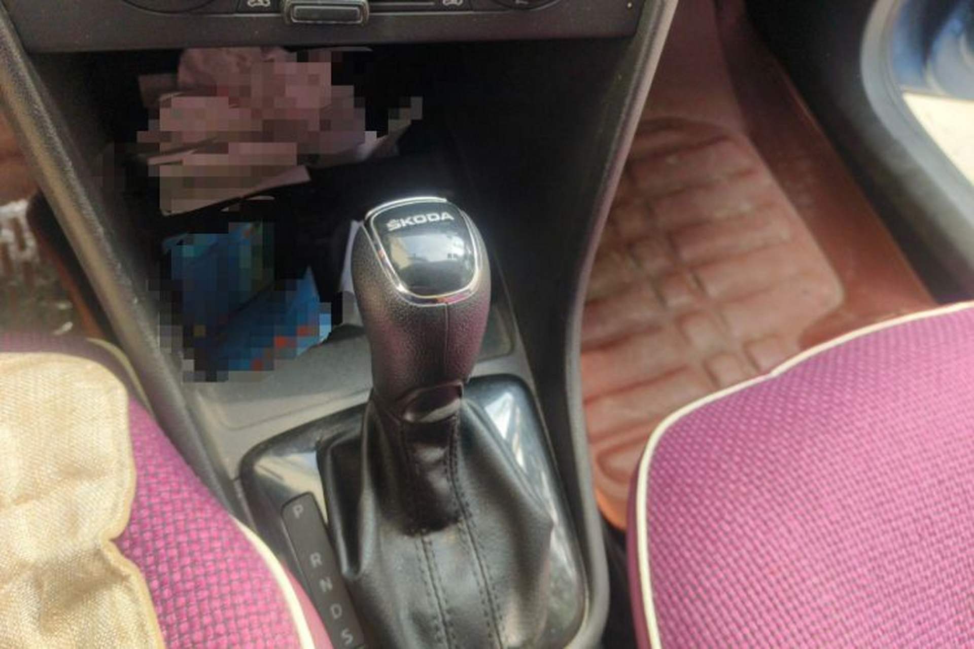 Used Skoda Rapid Spaceback 2014 1.6L Automatic Enjoyment Edition Gear Lever