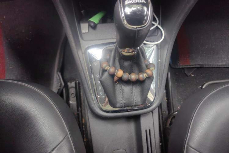 Used Skoda Rapid Spaceback 2014 1.6L Automatic Enjoyment Edition Gear Lever