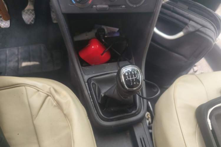 Used Skoda Rapid Spaceback 2014 1.6L Manual Enjoyment Edition Gear Lever