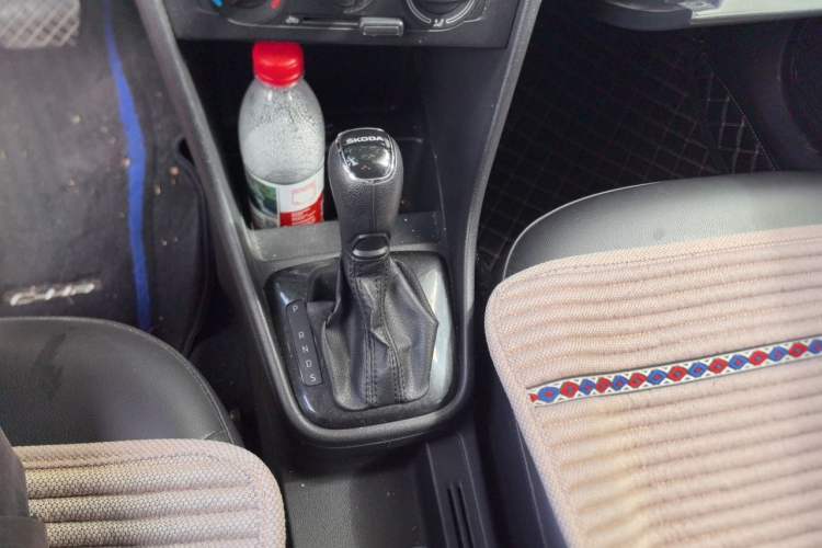 Used Skoda Rapid Spaceback 2014 1.6L Automatic Enjoyment Edition Gear Lever