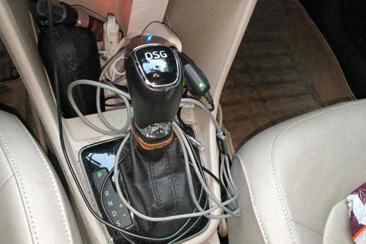 Used Skoda Rapid Spaceback 2014 1.4 TSI DSG Trend Edition Gear Lever