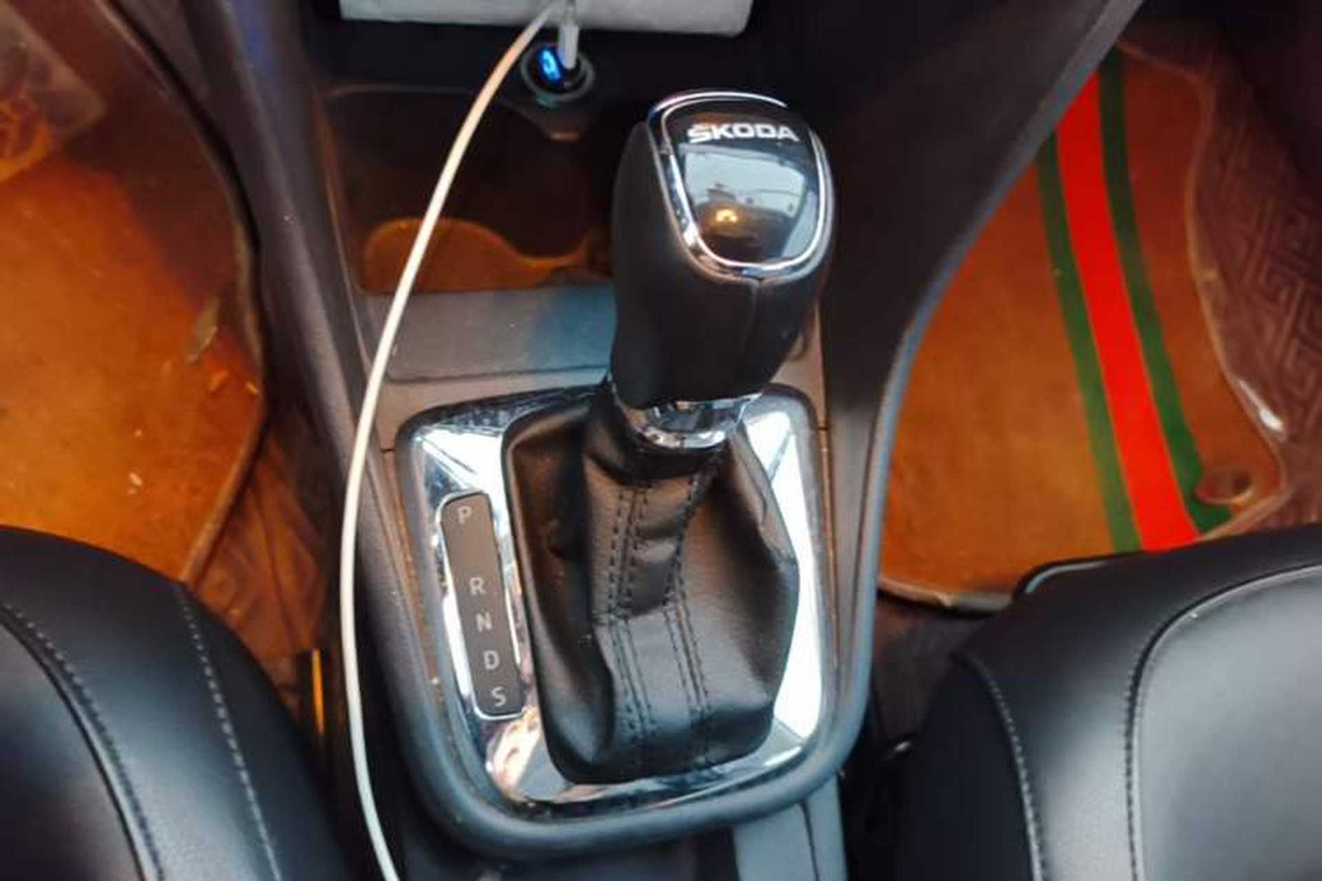 Used Skoda Rapid Spaceback 2014 1.6L Automatic Enjoyment Edition Gear Lever
