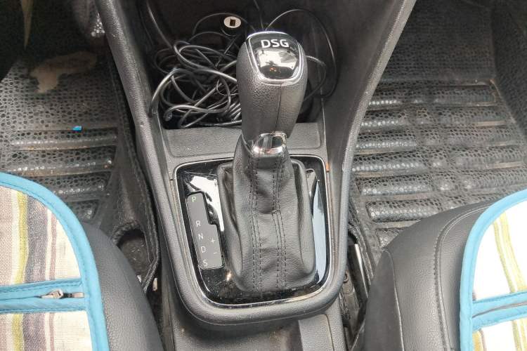 Used Skoda Rapid Spaceback 2014 1.4 TSI DSG Comfort Edition Gear Lever