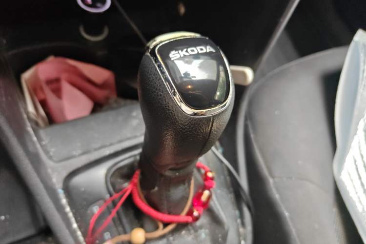 Used Skoda Rapid Spaceback 2014 1.6L Automatic Enjoyment Edition Gear Lever