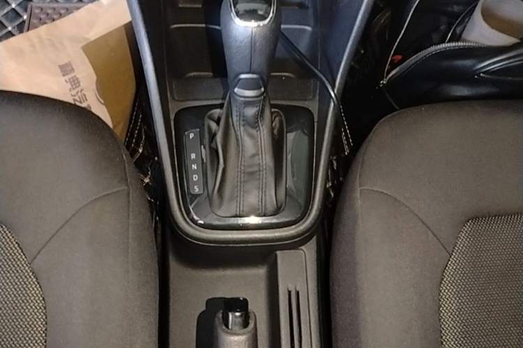 Used Skoda Rapid Spaceback 2014 1.6L Automatic Enjoyment Edition Gear Lever