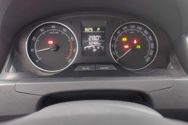 Used Skoda Rapid Spaceback 2014 1.6L Automatic Enjoyment Edition Instrument Cluster
