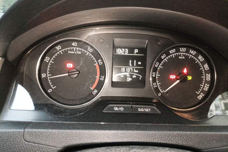 Used Skoda Rapid Spaceback 2014 1.4 TSI DSG Trend Edition Instrument Cluster