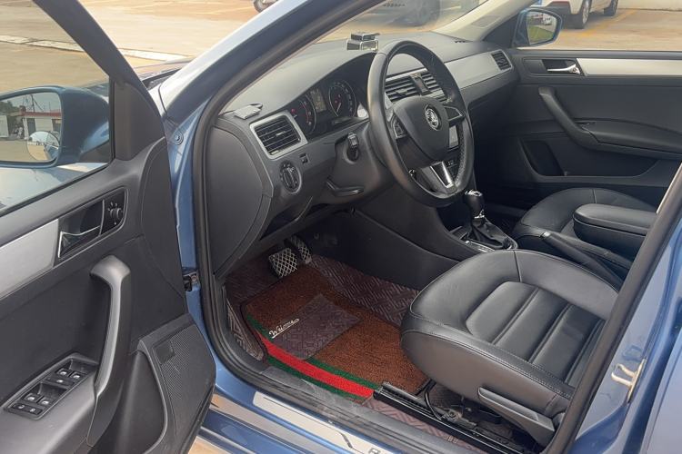 Used Skoda Rapid Spaceback 2014 1.6L Automatic Enjoyment Edition Interior 1