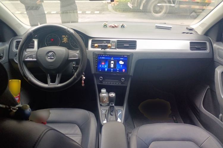 Used Skoda Rapid Spaceback 2014 1.6L Automatic Enjoyment Edition Interior 2