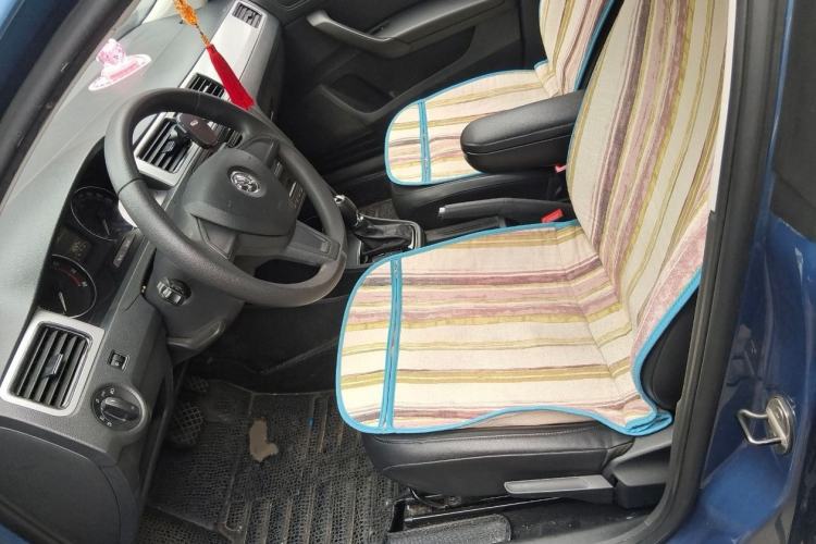 Used Skoda Rapid Spaceback 2014 1.4 TSI DSG Comfort Edition Interior 2