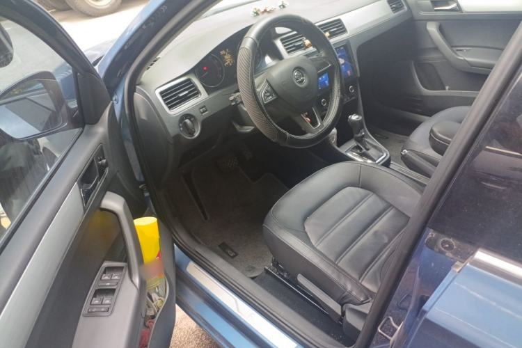 Used Skoda Rapid Spaceback 2014 1.6L Automatic Enjoyment Edition Interior 3