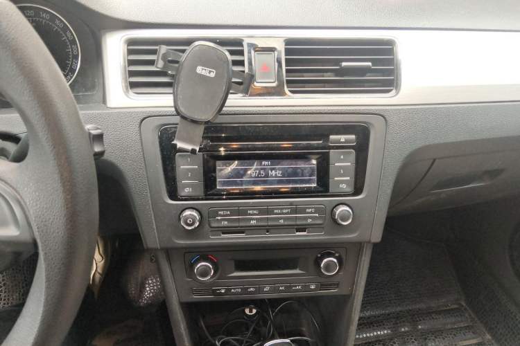 Used Skoda Rapid Spaceback 2014 1.4 TSI DSG Comfort Edition Interior 3