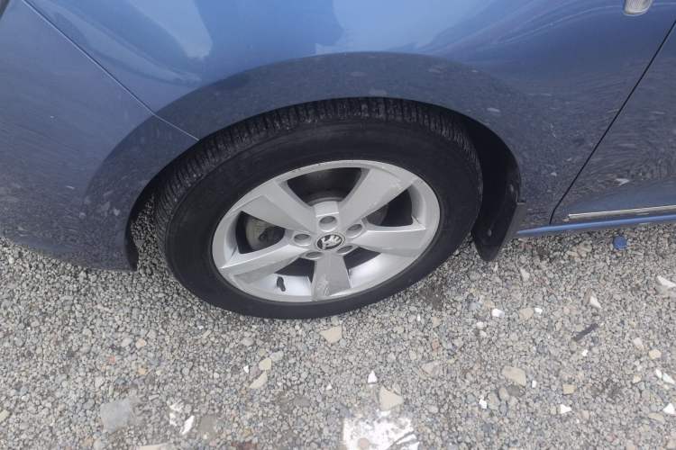 Used Skoda Rapid Spaceback 2014 1.6L Automatic Enjoyment Edition Left Front Wheel Hub