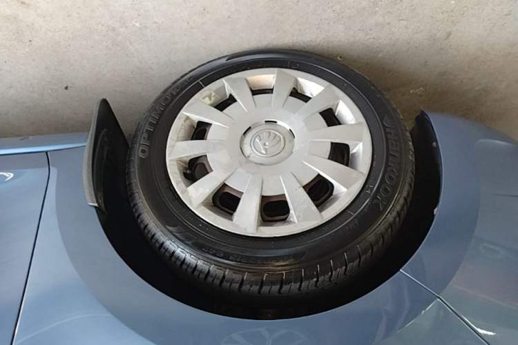 Used Skoda Rapid Spaceback 2014 1.6L Automatic Enjoyment Edition Left Front Wheel Hub