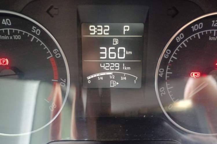 Used Skoda Rapid Spaceback 2014 1.6L Automatic Enjoyment Edition Odometer Close Up