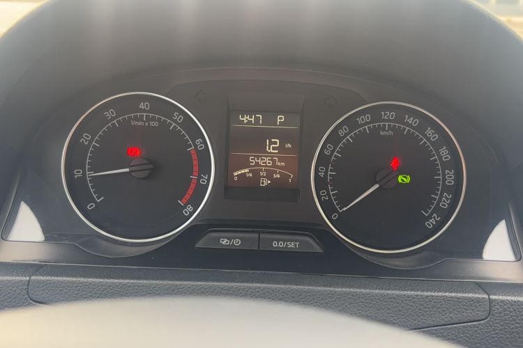 Used Skoda Rapid Spaceback 2014 1.6L Automatic Enjoyment Edition Odometer Close Up