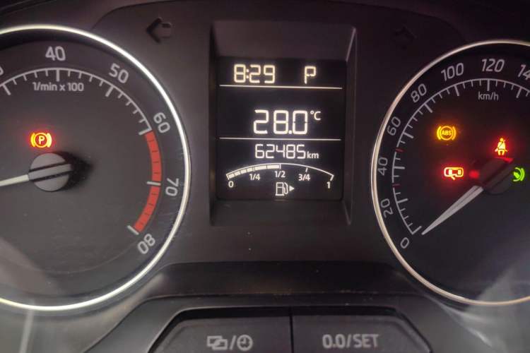 Used Skoda Rapid Spaceback 2014 1.6L Automatic Enjoyment Edition Odometer Close Up
