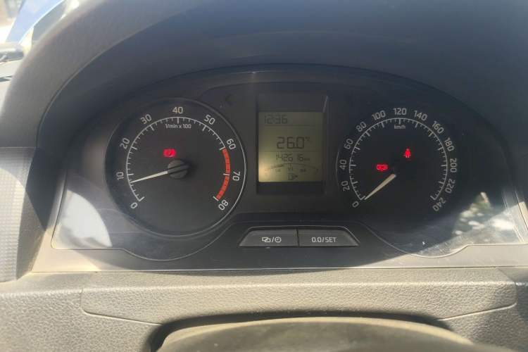Used Skoda Rapid Spaceback 2014 1.6L Manual Enjoyment Edition Odometer Close Up