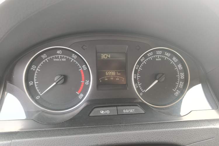Used Skoda Rapid Spaceback 2014 1.6L Automatic Enjoyment Edition Odometer Close Up