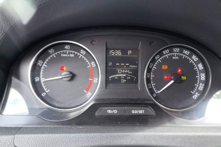Used Skoda Rapid Spaceback 2014 1.6L Automatic Enjoyment Edition Odometer Close Up