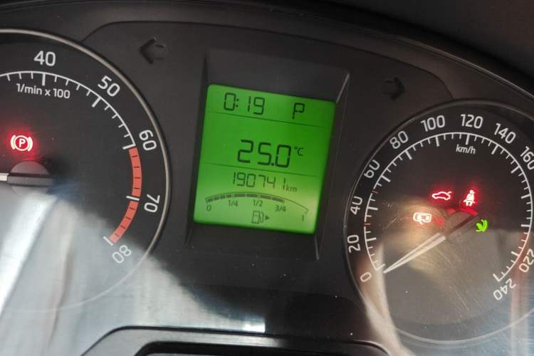 Used Skoda Rapid Spaceback 2014 1.6L Automatic Enjoyment Edition Odometer Close Up