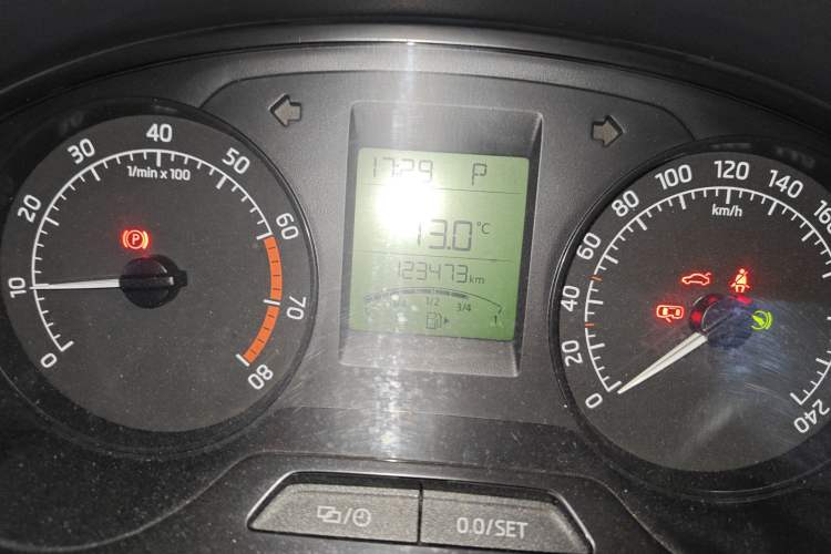Used Skoda Rapid Spaceback 2014 1.6L Automatic Enjoyment Edition Odometer Close Up