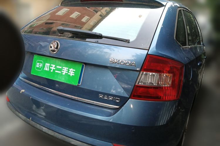 Used Skoda Rapid Spaceback 2014 1.4 TSI DSG Trend Edition Rear Right 45 Deg