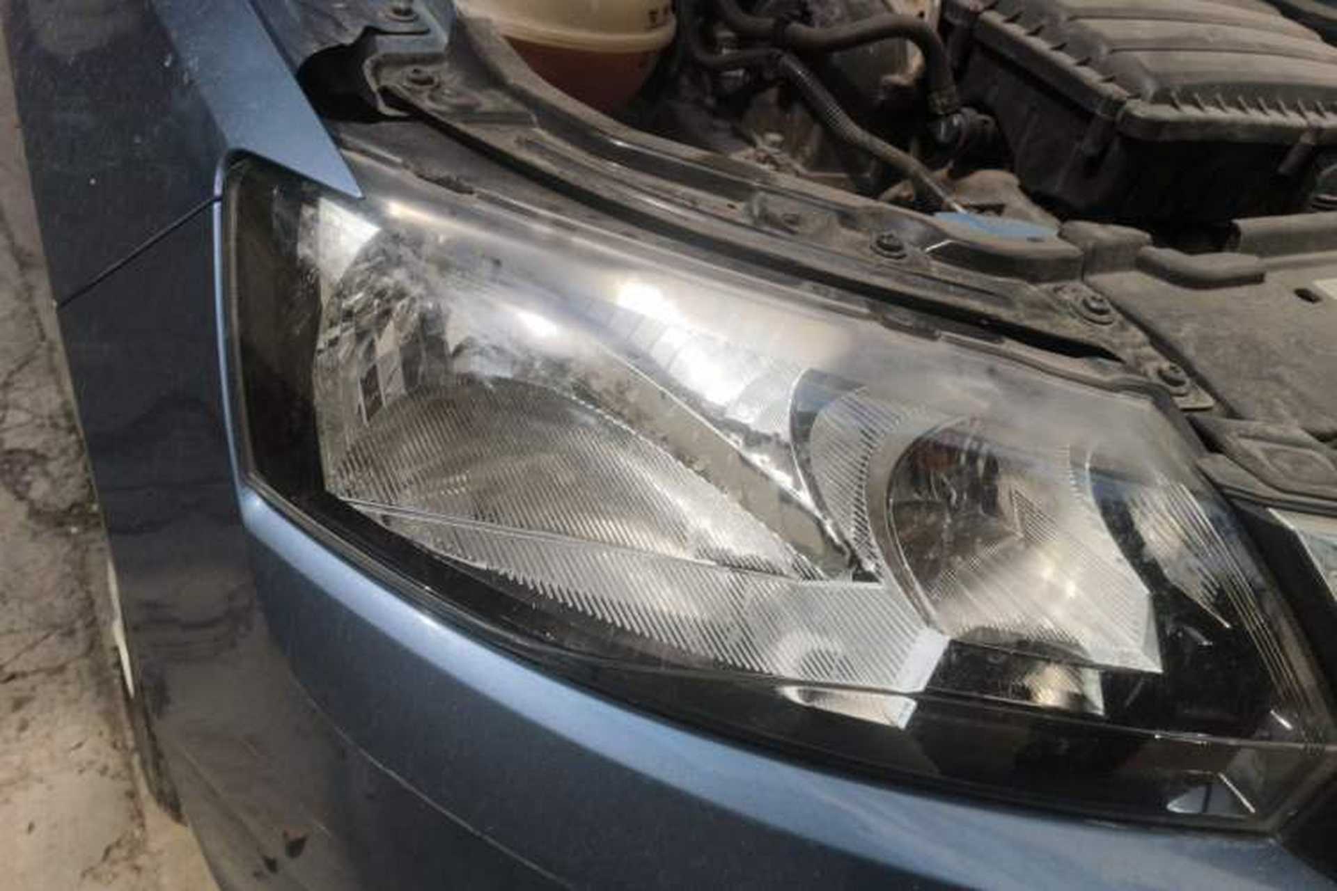 Used Skoda Rapid Spaceback 2014 1.6L Automatic Enjoyment Edition Right Front Headlight