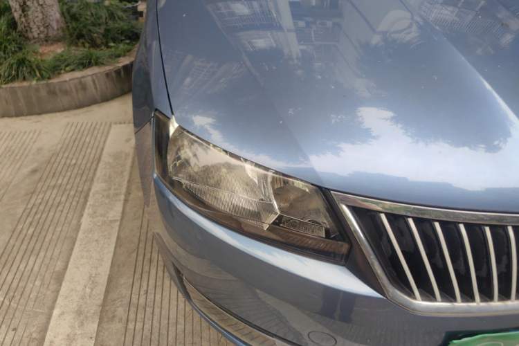 Used Skoda Rapid Spaceback 2014 1.6L Automatic Enjoyment Edition Right Front Headlight