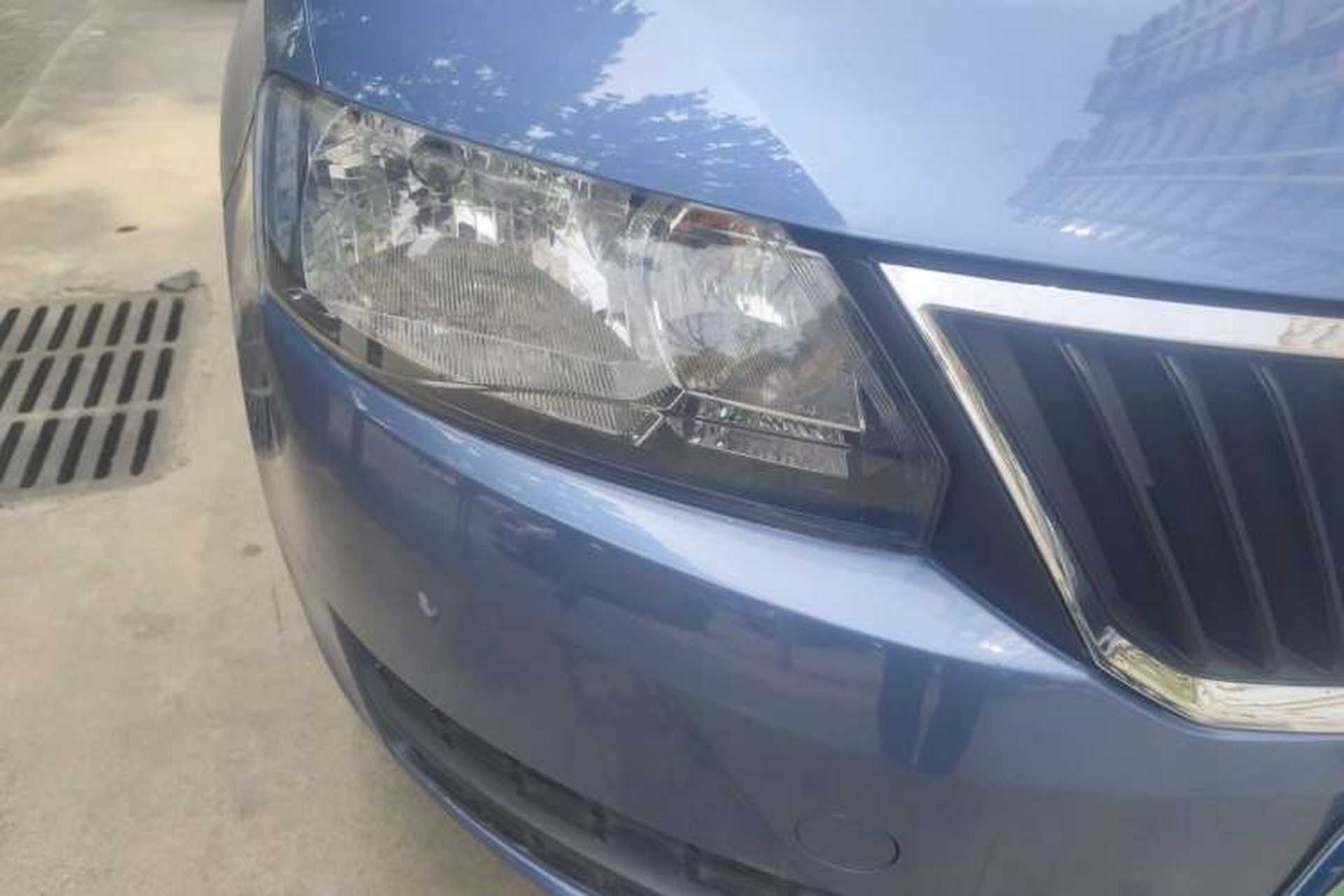 Used Skoda Rapid Spaceback 2014 1.6L Manual Enjoyment Edition Right Front Headlight