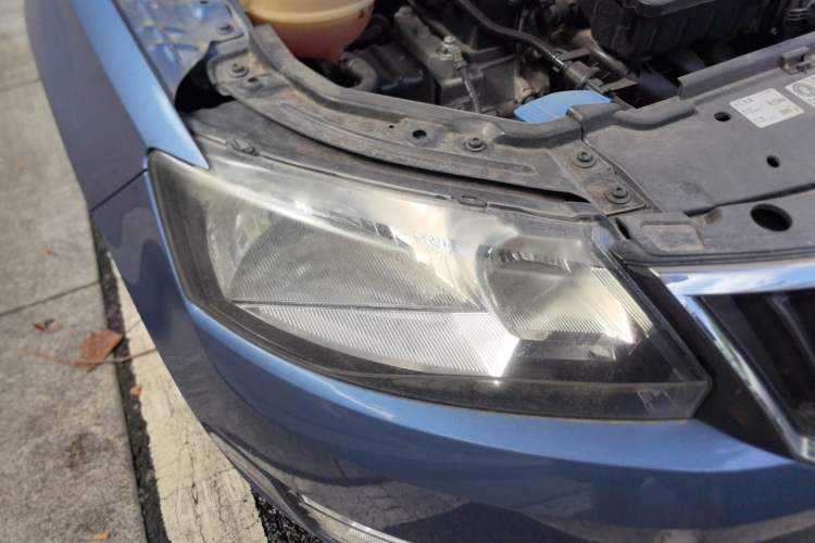 Used Skoda Rapid Spaceback 2014 1.6L Automatic Enjoyment Edition Right Front Headlight