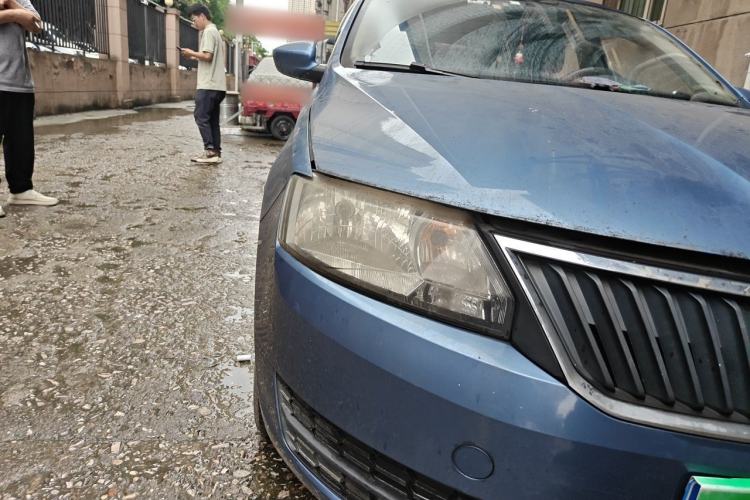 Used Skoda Rapid Spaceback 2014 1.6L Automatic Enjoyment Edition Right Front Headlight