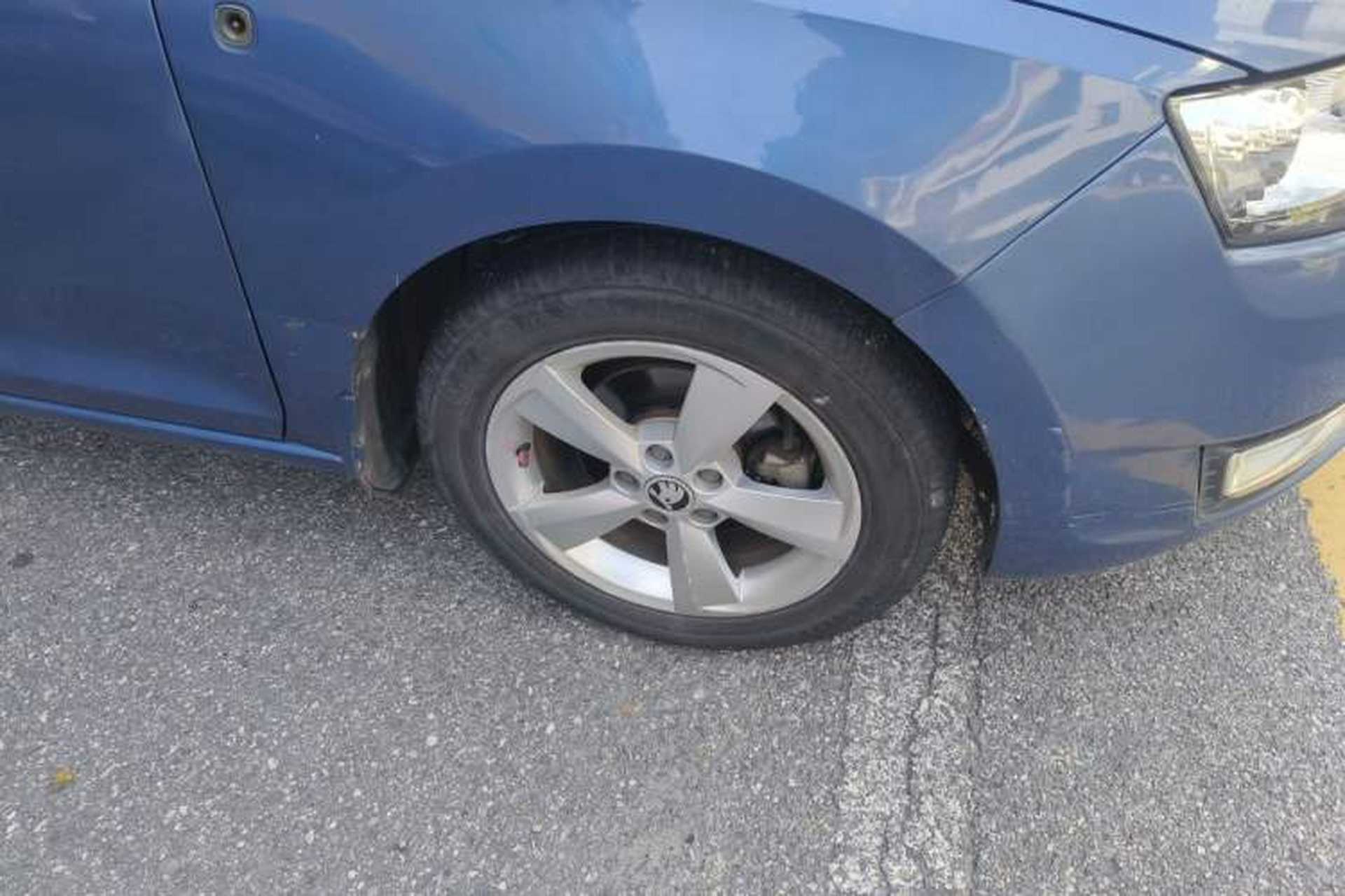 Used Skoda Rapid Spaceback 2014 1.6L Automatic Enjoyment Edition Right Front Wheel Hub