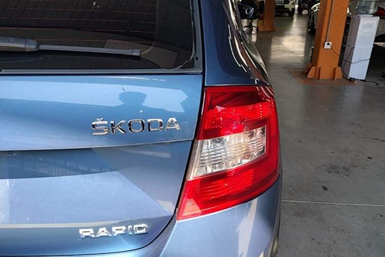 Used Skoda Rapid Spaceback 2014 1.6L Automatic Enjoyment Edition Right Rear Taillight