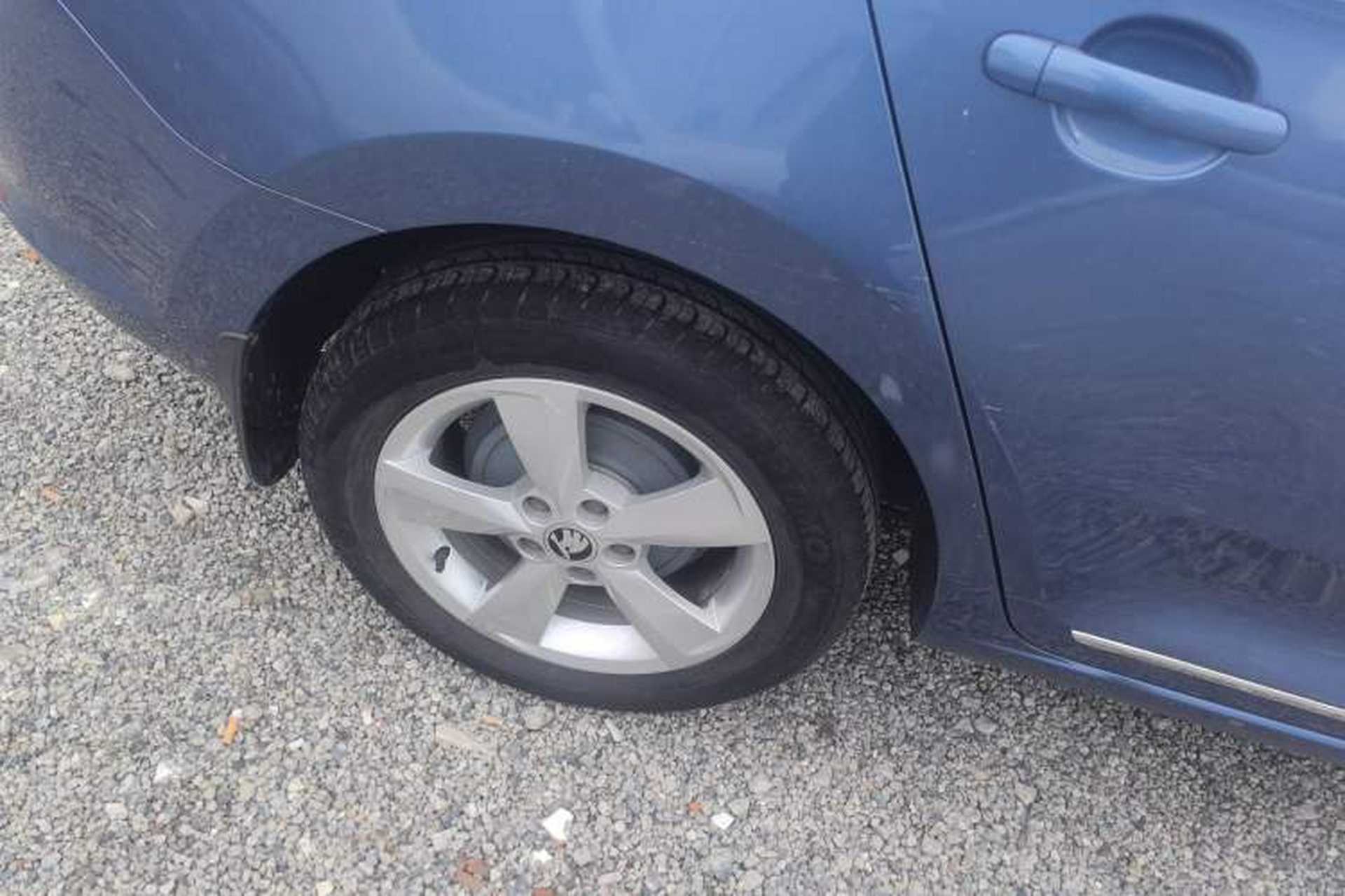 Used Skoda Rapid Spaceback 2014 1.6L Automatic Enjoyment Edition Right Rear Wheel Hub
