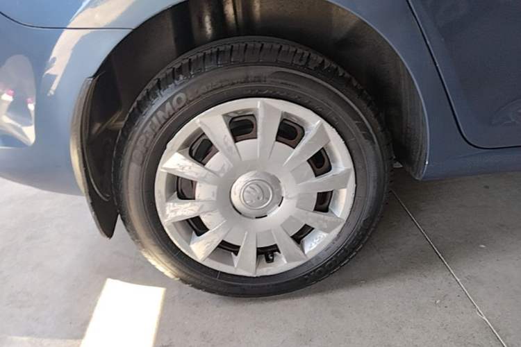 Used Skoda Rapid Spaceback 2014 1.6L Automatic Enjoyment Edition Right Rear Wheel Hub
