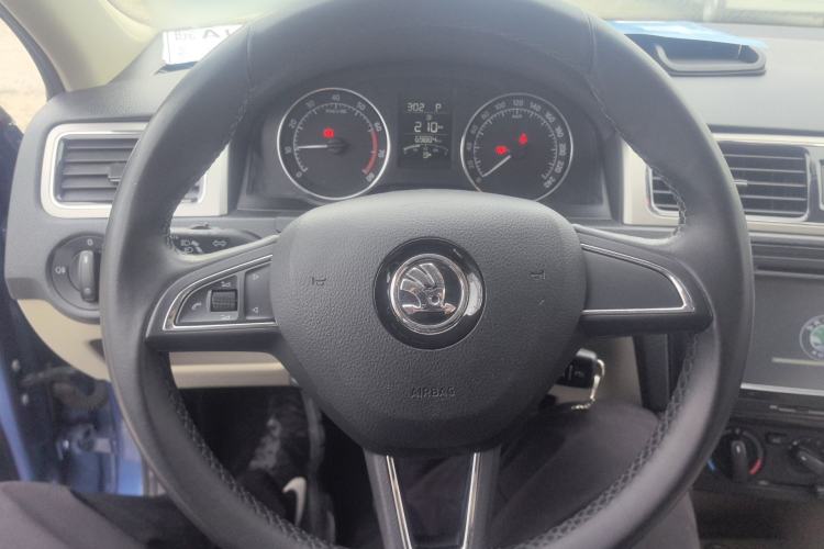 Used Skoda Rapid Spaceback 2014 1.6L Automatic Enjoyment Edition Steering Wheel