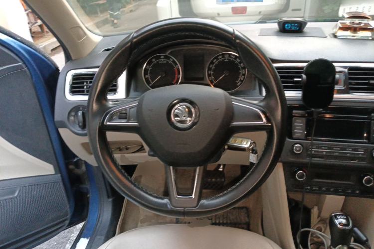 Used Skoda Rapid Spaceback 2014 1.4 TSI DSG Trend Edition Steering Wheel