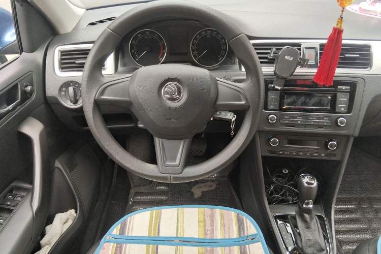Used Skoda Rapid Spaceback 2014 1.4 TSI DSG Comfort Edition Steering Wheel