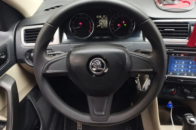 Used Skoda Rapid Spaceback 2014 1.6L Automatic Enjoyment Edition Steering Wheel