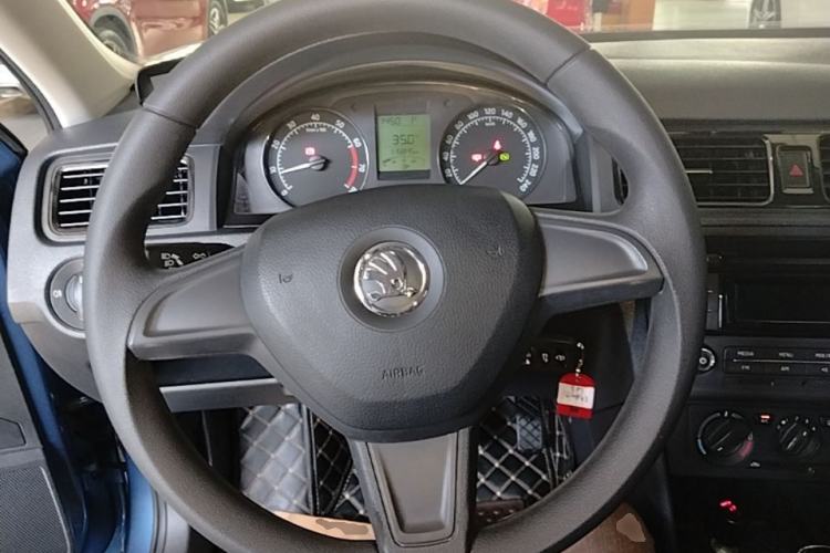 Used Skoda Rapid Spaceback 2014 1.6L Automatic Enjoyment Edition Steering Wheel