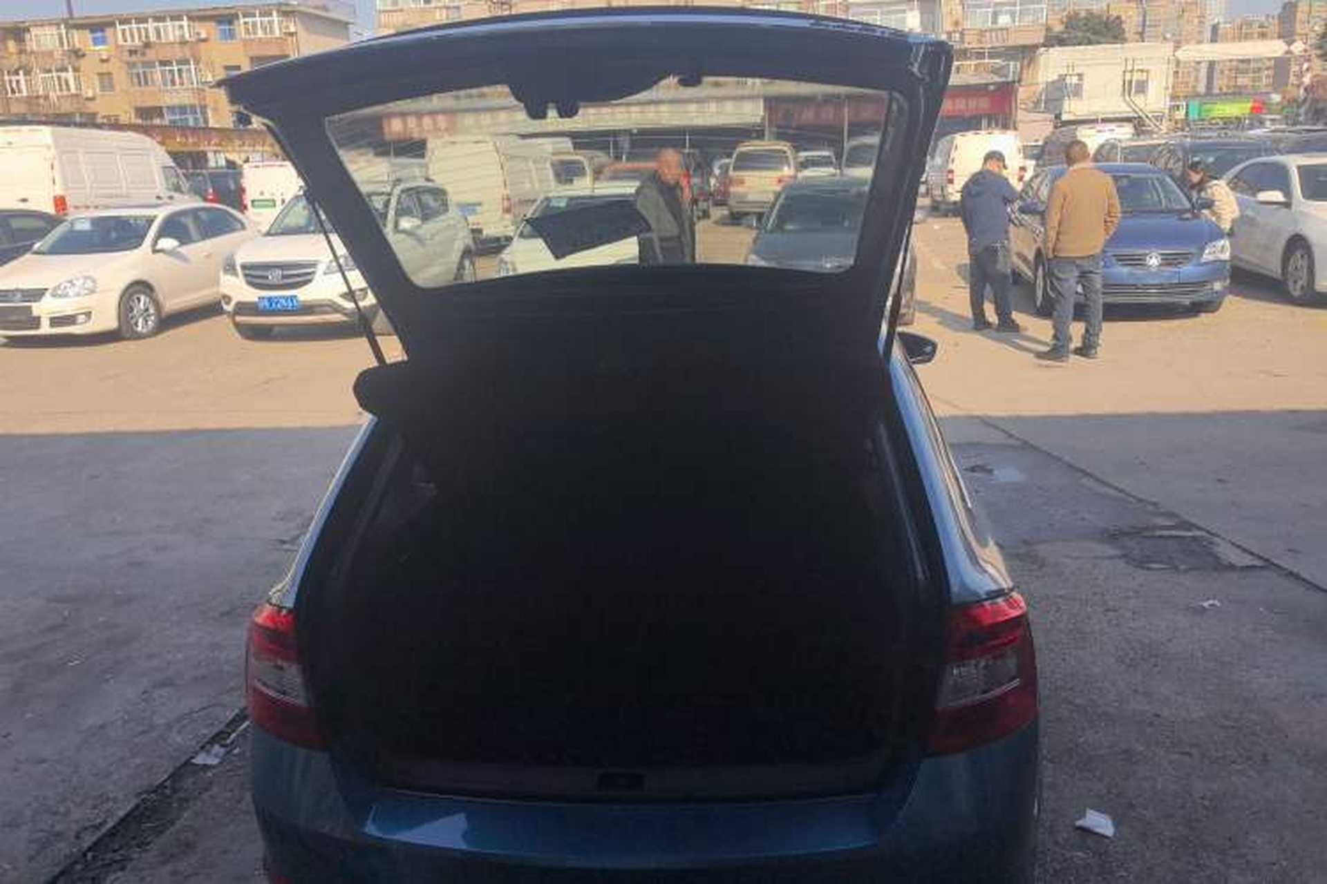 Used Skoda Rapid Spaceback 2014 1.6L Automatic Enjoyment Edition Trunk