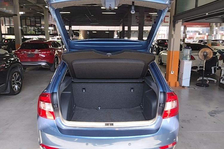 Used Skoda Rapid Spaceback 2014 1.6L Automatic Enjoyment Edition Trunk