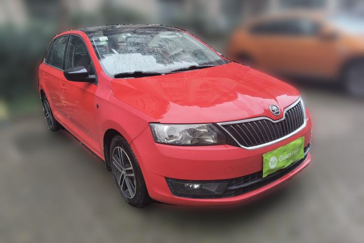 Used Skoda Rapid Spaceback 2014 1.4 TSI DSG Trend Edition Front Right 45 Deg