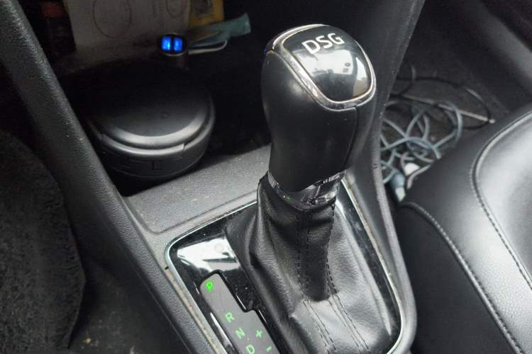 Used Skoda Rapid Spaceback 2014 1.4 TSI DSG Trend Edition Gear Lever