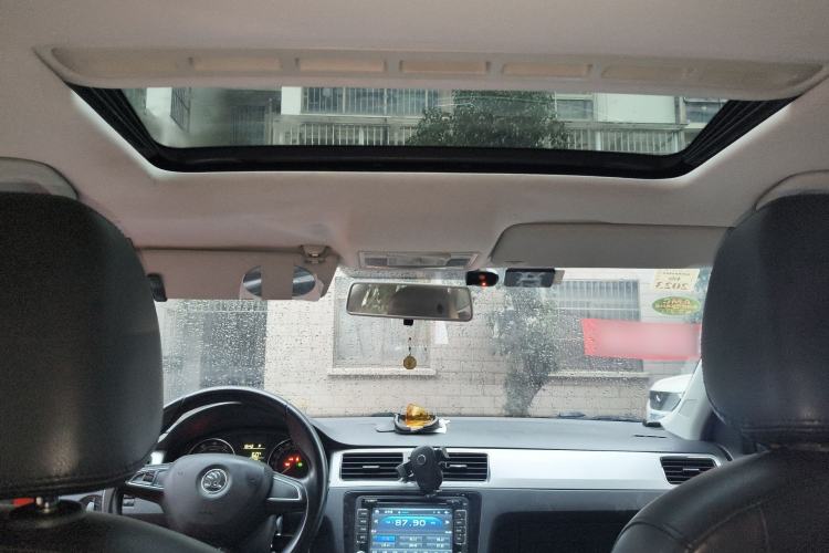 Used Skoda Rapid Spaceback 2014 1.4 TSI DSG Trend Edition Headliner