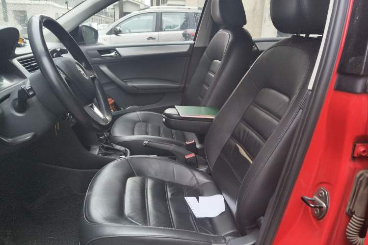 Used Skoda Rapid Spaceback 2014 1.4 TSI DSG Trend Edition Left Front Seat