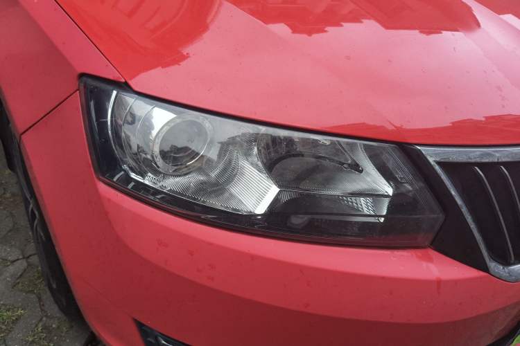 Used Skoda Rapid Spaceback 2014 1.4 TSI DSG Trend Edition Right Front Headlight