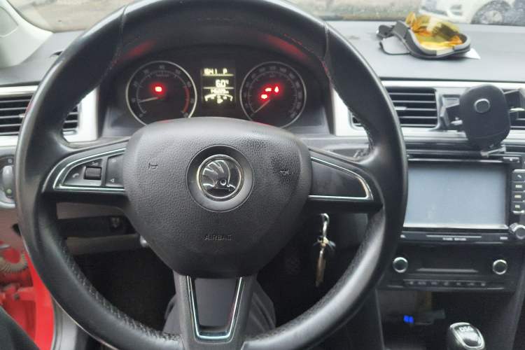 Used Skoda Rapid Spaceback 2014 1.4 TSI DSG Trend Edition Steering Wheel