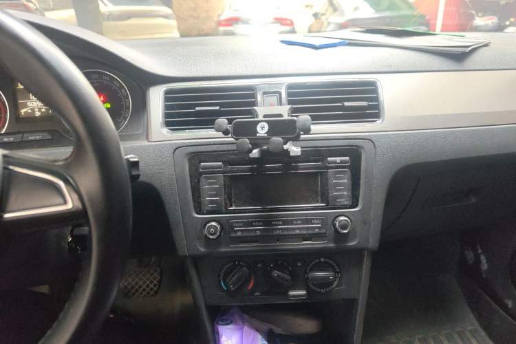 Used Skoda Rapid Spaceback 2014 1.6L Automatic Enjoyment Edition Audio And AC Panel